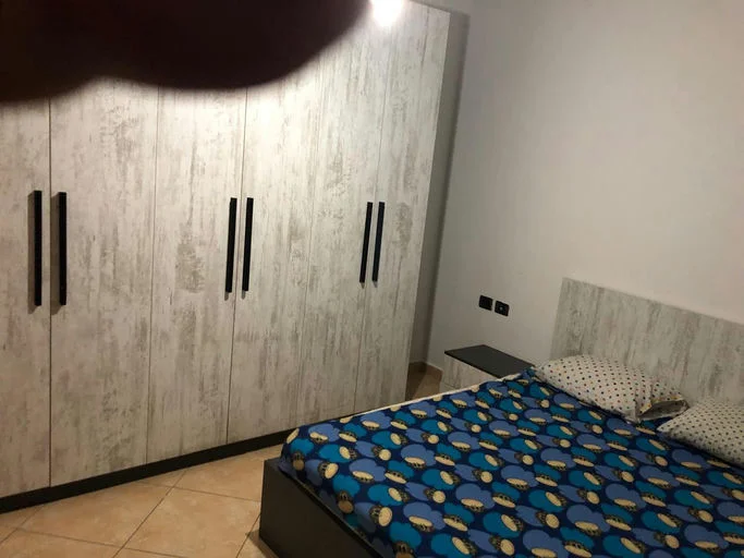 Tirane, jepet me qera apartament 1+1+Ballkon Kati 2, 58 m² 600 € (Rruga"Avni Rustemi")