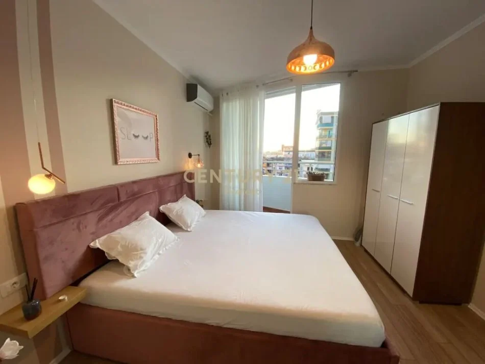 Tirane, jepet me qera apartament 1+1 Kati 5, 60 m² 650 € (Rruga e Barrikadave)