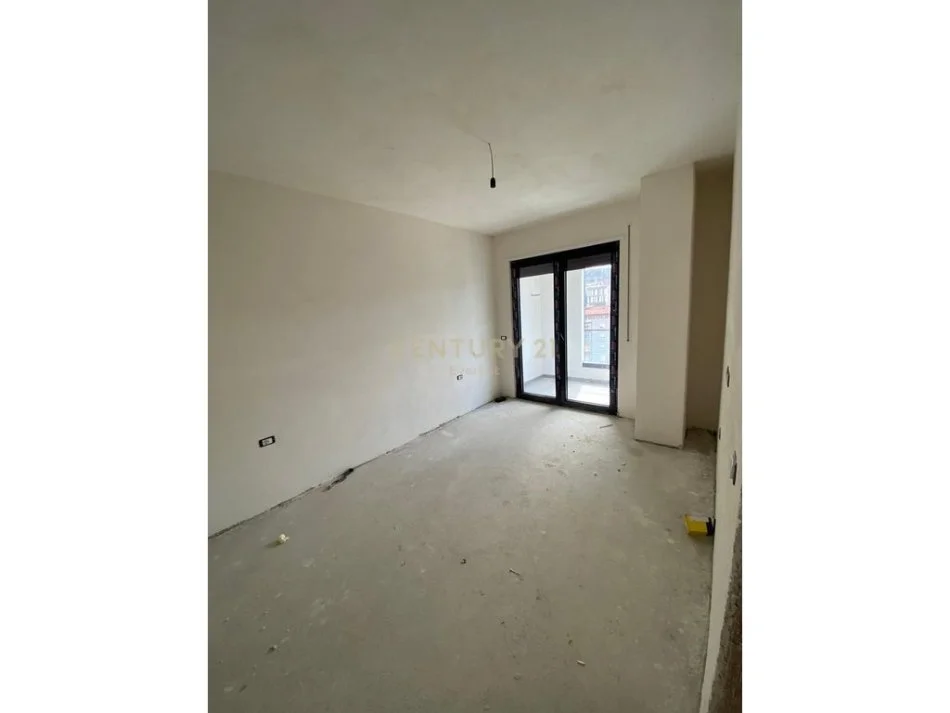 Tirane, shitet apartament 1+1 Kati 6, 64 m² 200.000 € (KOMUNA E PARISIT)