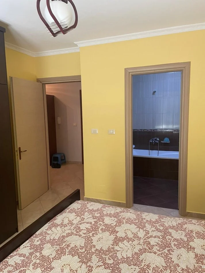 Tirane, jepet me qera apartament 2+1 Kati 3, 102 m² 600 € (Rruga. Jordan Misja)