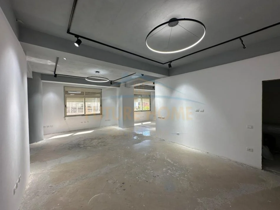 Durres, jepet me qera ambjent biznesi Kati 2, 123 m² 1.650 € (Vollga, Durres)