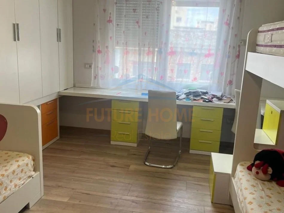 Durres, jepet me qera apartament 2+1 Kati 4, 105 m² 450 € (PRANË MARKATËS, DURRËS)