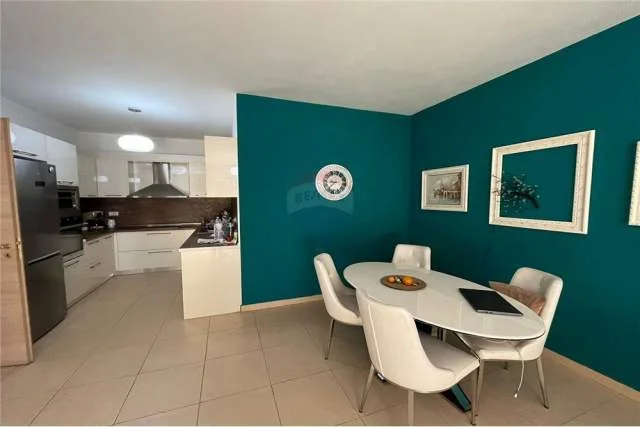 Tirane, jepet me qera apartament 2+1 Kati 3, 105 m² 700 Euro (Don Bosko)