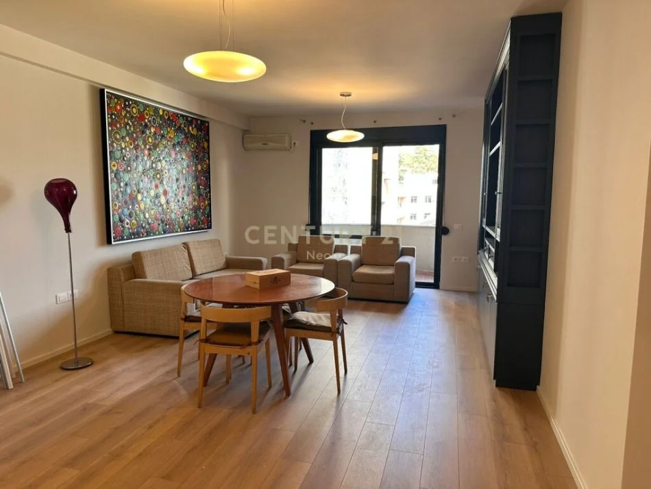 Tirane, jepet me qera apartament 2+1 Kati 3, 100 m² 1.100 € 