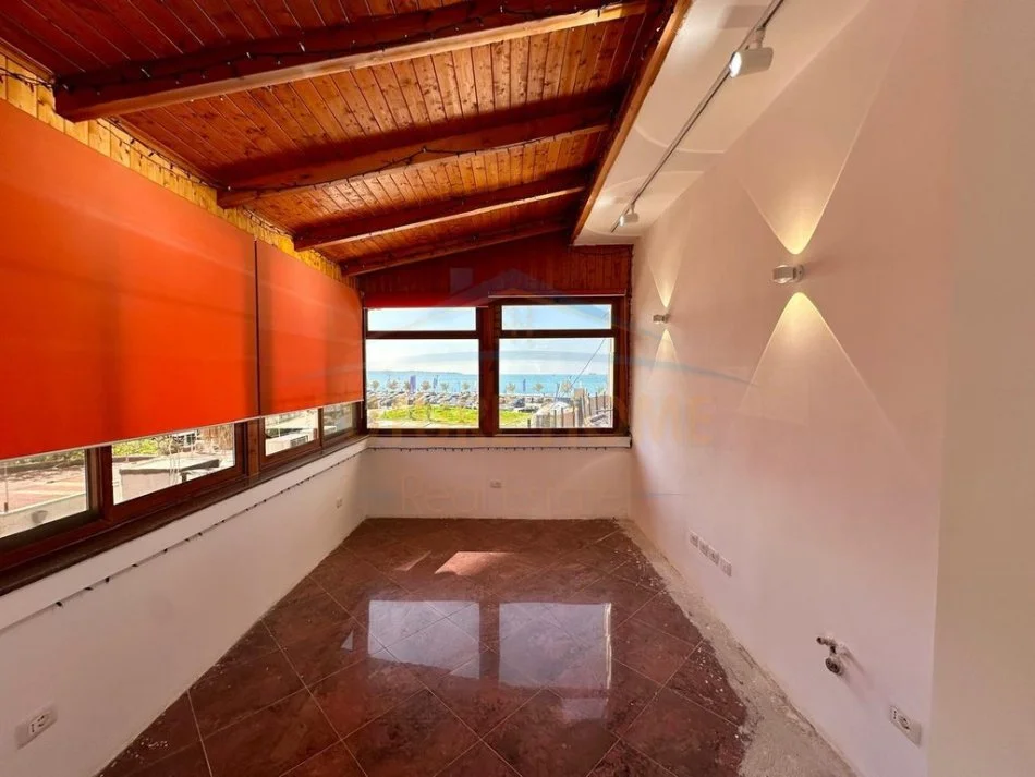 Durres, jepet me qera ambjent biznesi Kati 2, 123 m² 1.650 € (Vollga, Durres)