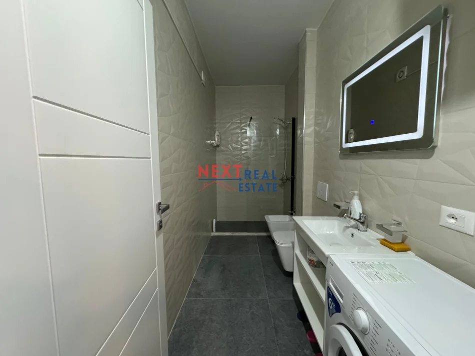 Vlore, jepet me qera apartament 1+1+Ballkon , 400 € (TRANSBALLKANIKE)