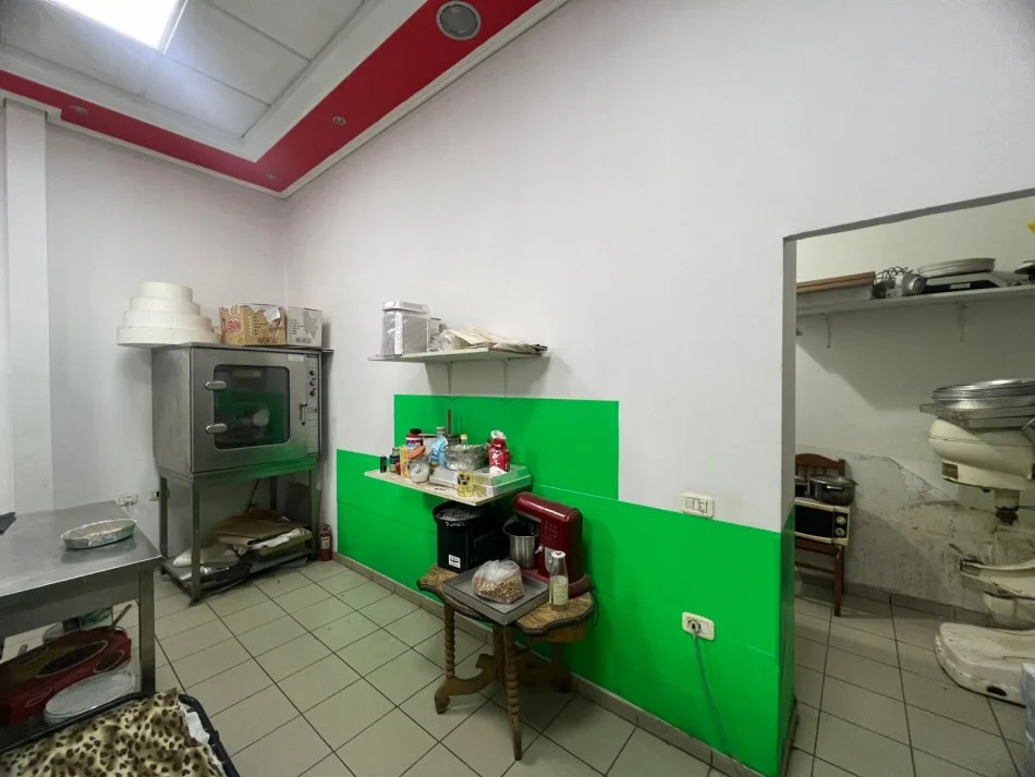 Vlore, shitet dyqan Kati 0, 48 m² 80.750 € (Isa Boletini, Vlore)