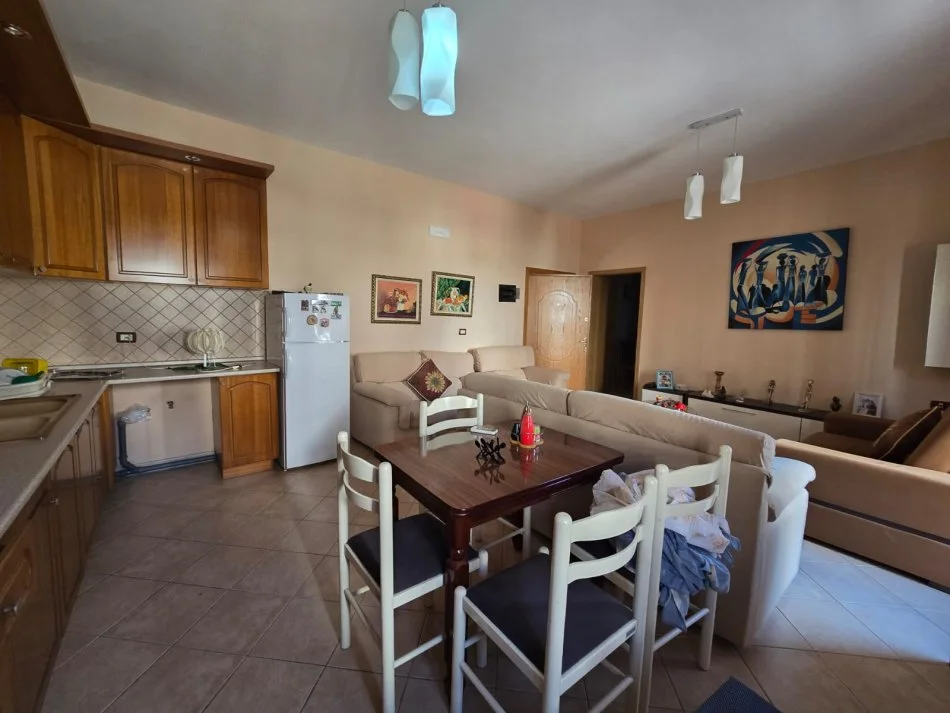 Vlore, shitet apartament 1+1+Ballkon Kati 4, 60 m² 70.000 € (Tek Orizi)