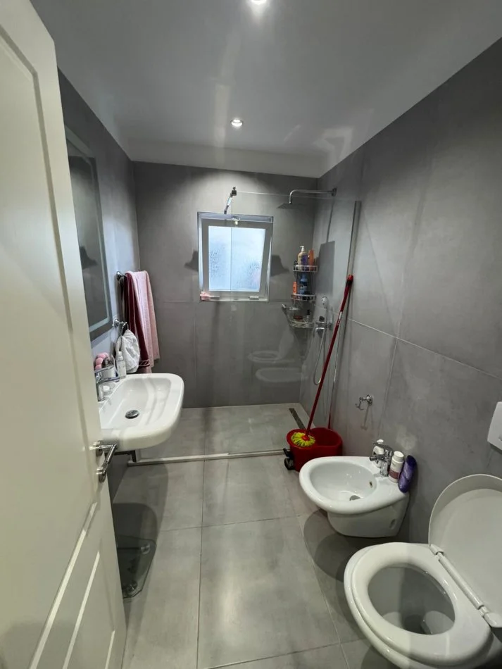 Tirane, shitet apartament 1+1 Kati 4, 67 m² 115.000 € (Shkolla "Vasil Shanto", prane KESH)