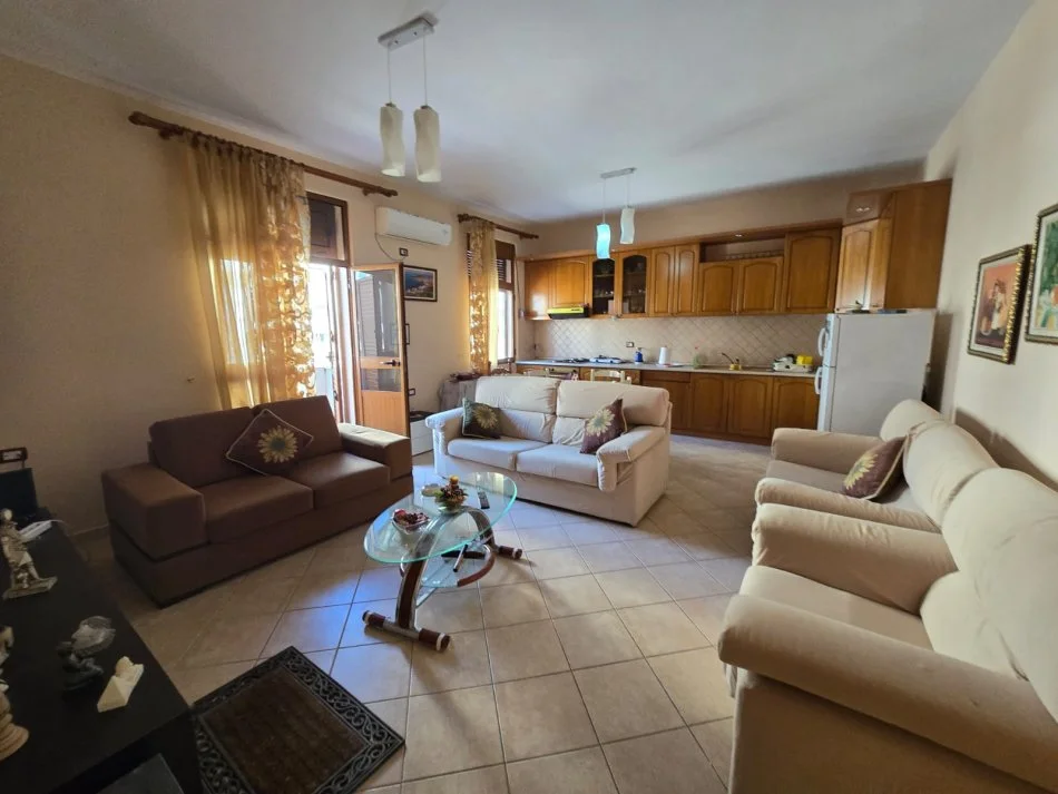 Vlore, shitet apartament 1+1+Ballkon Kati 4, 60 m² 70.000 € (Tek Orizi)