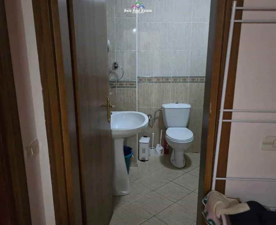 Tirane, jepet me qera apartament 1+1+Ballkon Kati 3, 65 m² 580 € (medar shtylla)