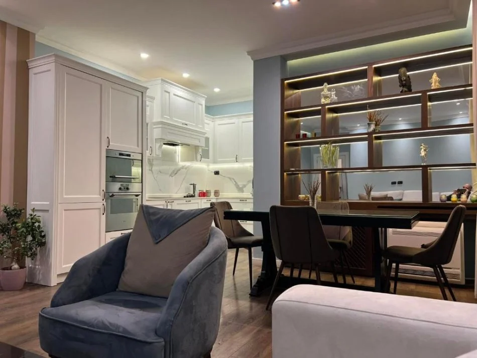 Tirane, jepet me qera apartament 2+1 , 110 m² 1.500 € (Sheshi Skenderbej)