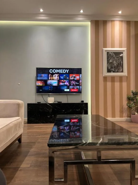 Tirane, jepet me qera apartament 2+1 , 110 m² 1.500 € (Sheshi Skenderbej)