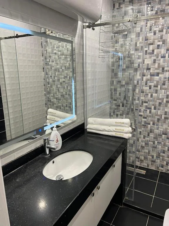 Tirane, jepet me qera apartament 2+1 , 110 m² 1.500 € (Sheshi Skenderbej)