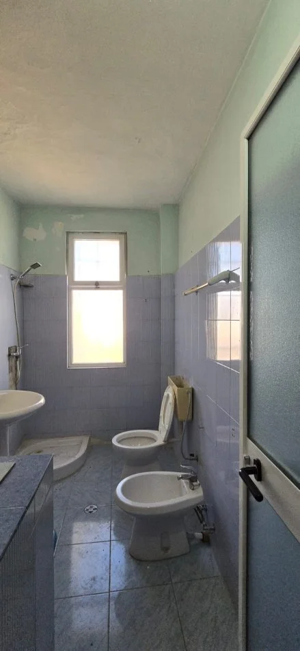 Tirane, shitet apartament 1+1 Kati 4, 59 m² 125.000 € (Rr. Kongresi i Lushnjes)