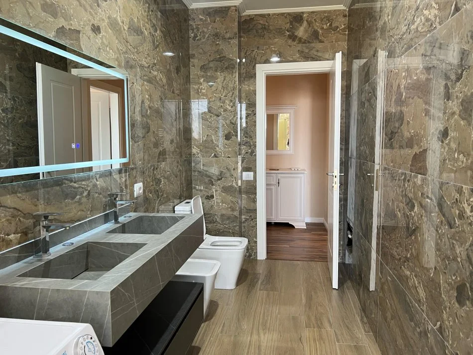 Tirane, shitet apartament 2+1 Kati 2, 124 m² 250.000 € (Sauk I Vjeter)