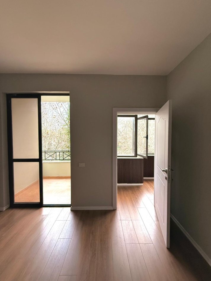 Tirane, jepet me qera apartament 1+1 Kati 3, 65 m² 700 €