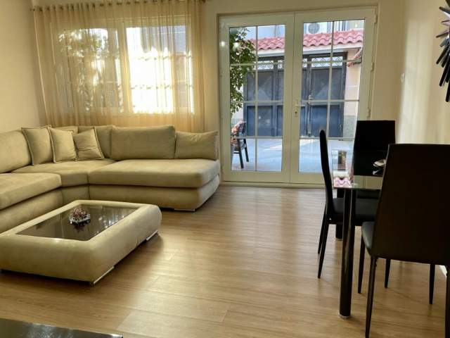 Tirane, jepet me qera apartament 2+1+BLK Kati 0, 90 m² 480  (Rruga Zihni Sako)