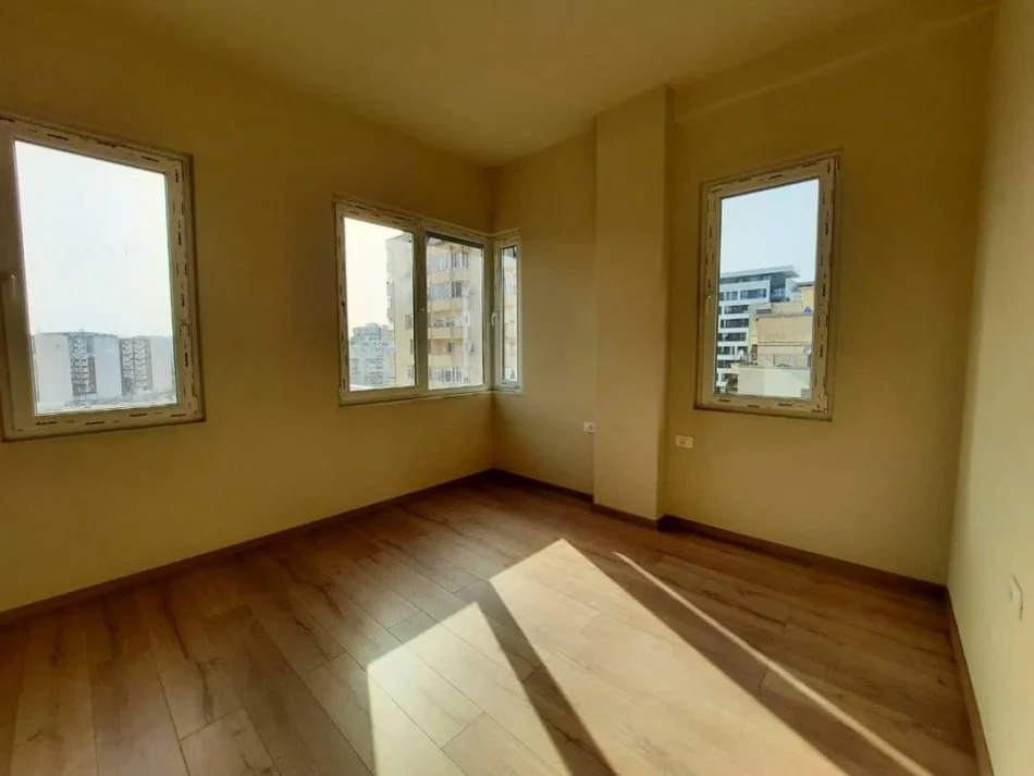 Tirane, jap me qera zyre Kati 7, 110 m² 800 € (ISH PARKU)