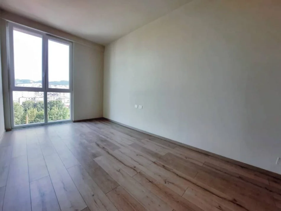 Tirane, jap me qera zyre Kati 7, 110 m² 800 € (ISH PARKU)