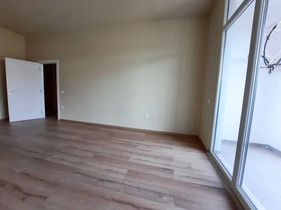 Tirane, jap me qera zyre Kati 7, 110 m² 800 € (ISH PARKU)