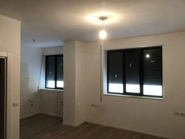 Tirane, shes garsonier 1+1 Kati 1, 56 m² 60.000 Euro (Rruga Siri Kodra)