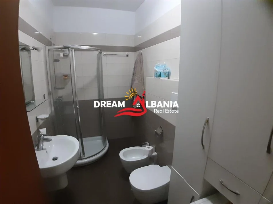 Tirane, jepet me qera apartament 1+1 , 70 m² 500 € (Rruga e Durresit)