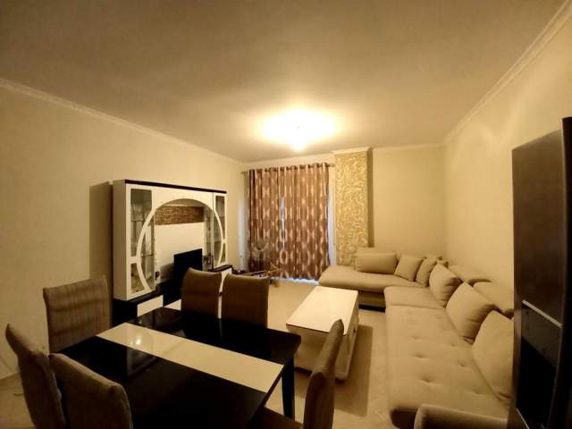 Tirane, jepet me qera apartament 2+1 Kati 4, 80 m² 300 Euro (FRESKU)