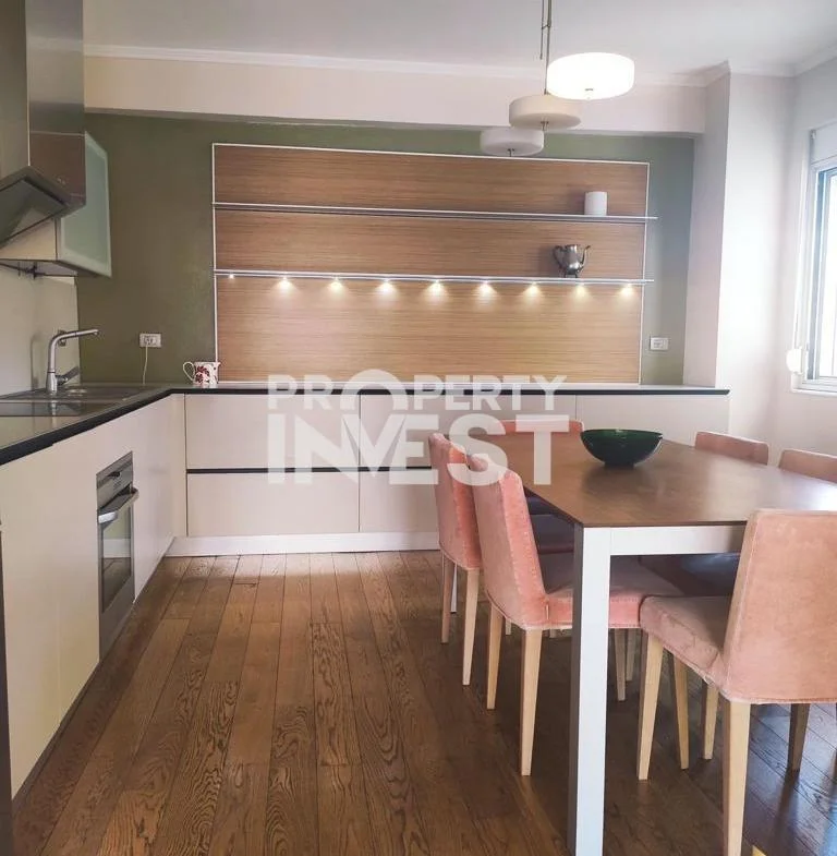 Tirane, jap me qera 3+1+Aneks+Ballkon Kati 7, 260 m² 1.500 € (lsi)