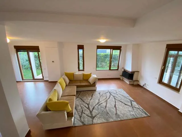 Tirane, jepet me qera Vile 3 Katshe Kati 3, 438 m² 2.500 Euro (RRUGA E VILAVE TEG)