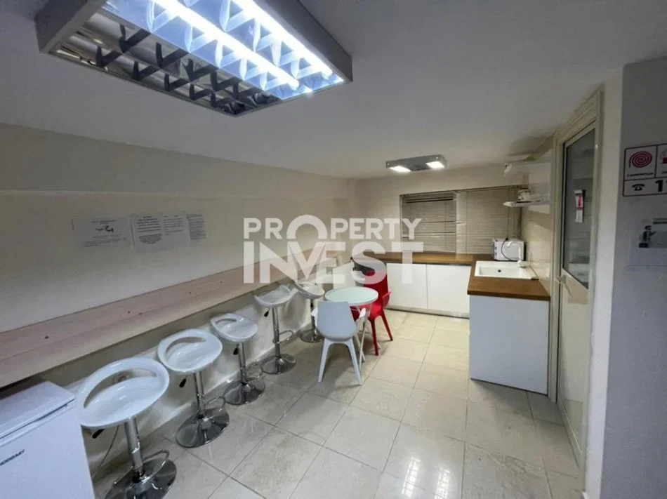 Tirane, jepet me qera ambjent biznesi , 264 m² 3.500 € (Bllok)