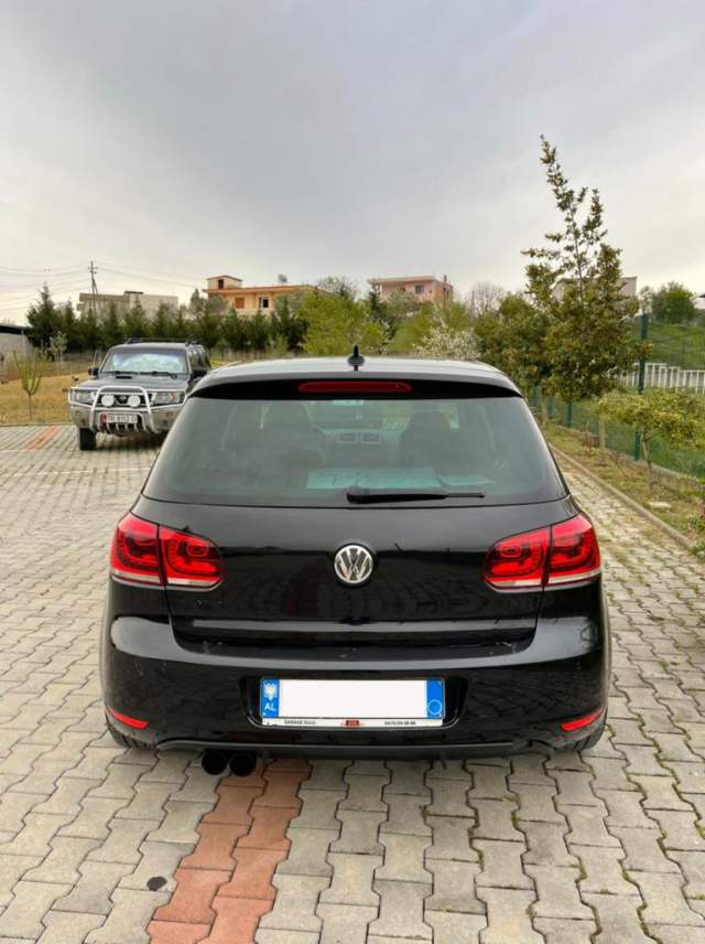 Tirane, shitet makine Volkswagen Golf 6 Viti 2011, 6.000 Euro