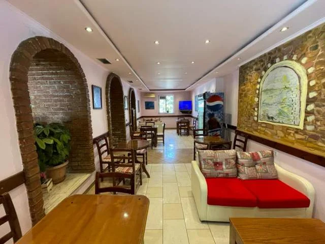 Tirane, jepet me qera ambjent biznesi Kati 0, 150 m² 2.000 Euro (Bllok)