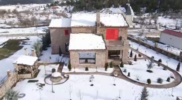 Korce, shitet Vile 4+1+A+BLK Kati 2, 400 m² 800.000 Euro (Voskopoje)