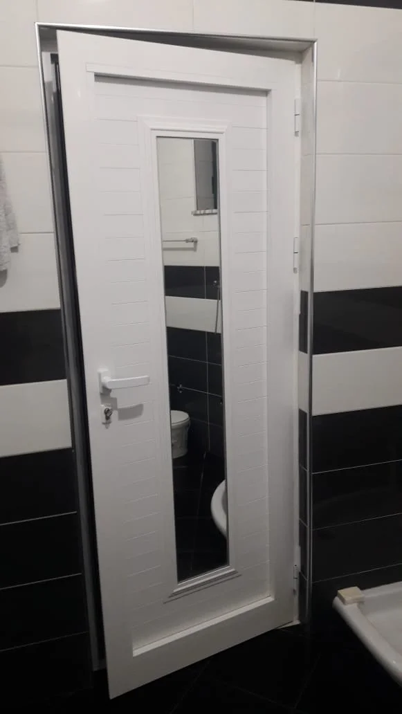 Tirane, jap me qera apartament kati 2-te me oborr 1+1, 60 m² 25.00 euro (Rruga Baram Allarai)