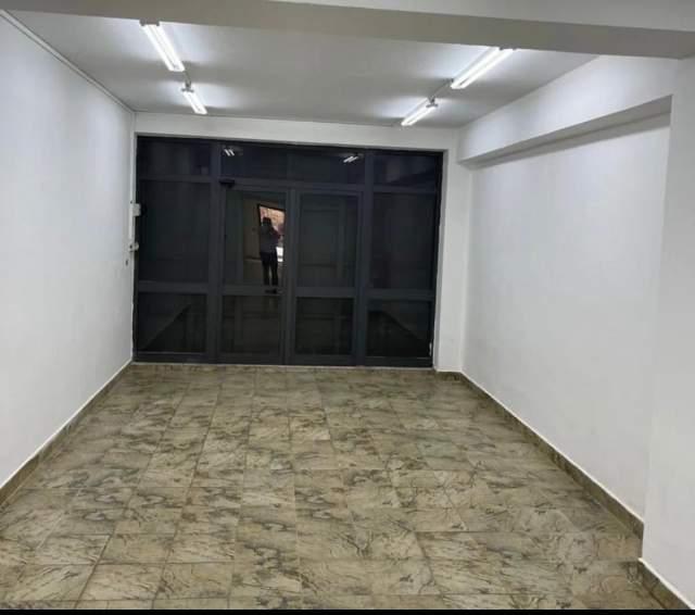 Tirane, jepet me qera magazine Kati 0, 150 m² 800 Euro (Mihal popi)