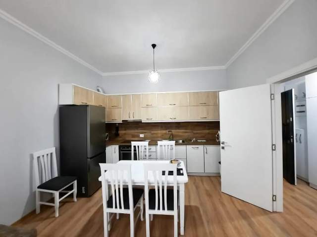 Tirane, jap me qera apartament 2+1+BLK Kati 4, 100 m² 800 Euro (Rruga e Kavajes)