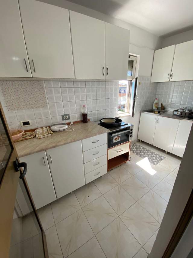 Tirane, jepet me qera apartament 1+1+BLK Kati 5, 64 m² 35.000 Leke (RRUGA BARDHYL)