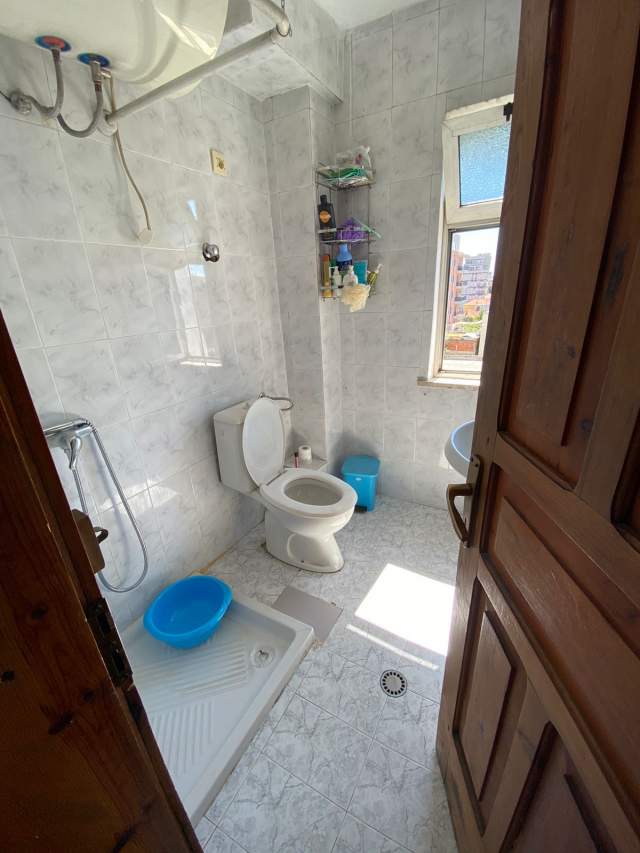 Tirane, jepet me qera apartament 1+1+BLK Kati 5, 64 m² 35.000 Leke (RRUGA BARDHYL)