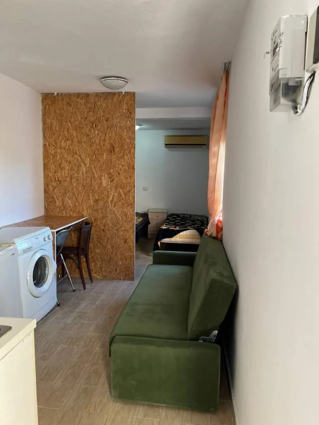 Tirane, jap me qera shtepi, 1+1, me oborr, 45 m2, 200 euro  (Rruga Todi Shkurti, tek Grandi, tregu elektrik)