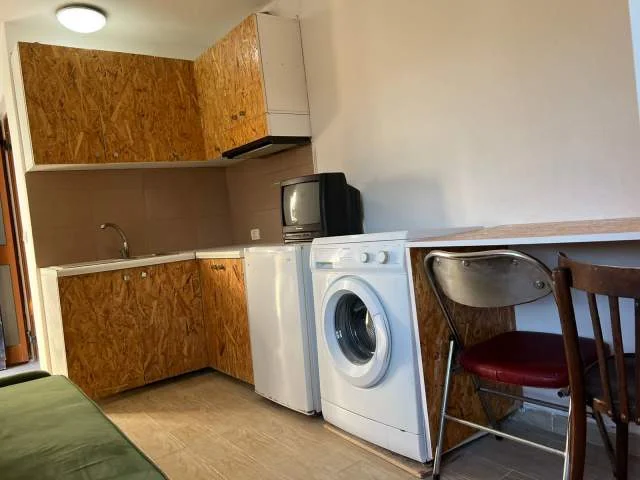 Tirane, jap me qera shtepi, 1+1, me oborr, 45 m2, 200 euro  (Rruga Todi Shkurti, tek Grandi, tregu elektrik)