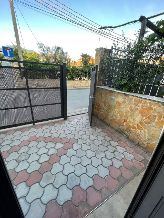 Tirane, jap me qera garsonier 2 Katshe Kati 1, 50 m² 25.000 Leke (Rruga 5 Maji)