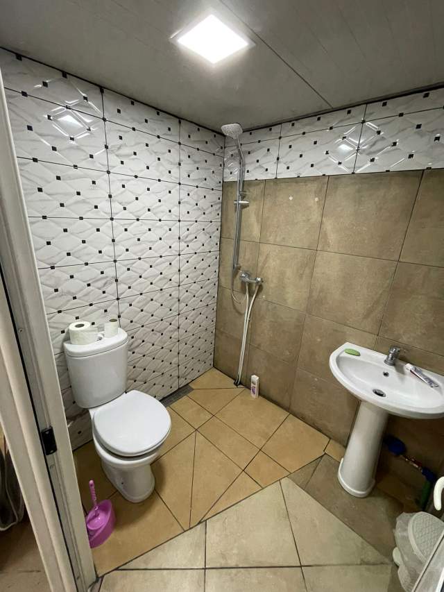 Tirane, jap me qera garsonier 2 Katshe Kati 1, 50 m² 25.000 Leke (Rruga 5 Maji)