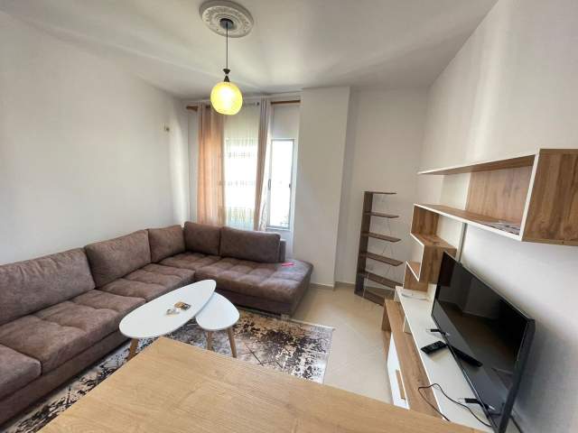 Tirane, jepet me qera apartament 1+1+BLK Kati 6, 65 m² 300 Euro (Unaza e re)