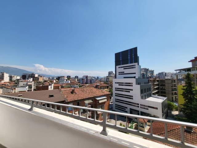 Tirane, jepet me qera apartament 2+1+BLK Kati 4, 109 m² 450 Euro (Rruga e Dibres)