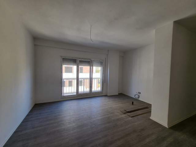 Tirane, jepet me qera apartament 2+1+BLK Kati 4, 109 m² 450 Euro (Rruga e Dibres)