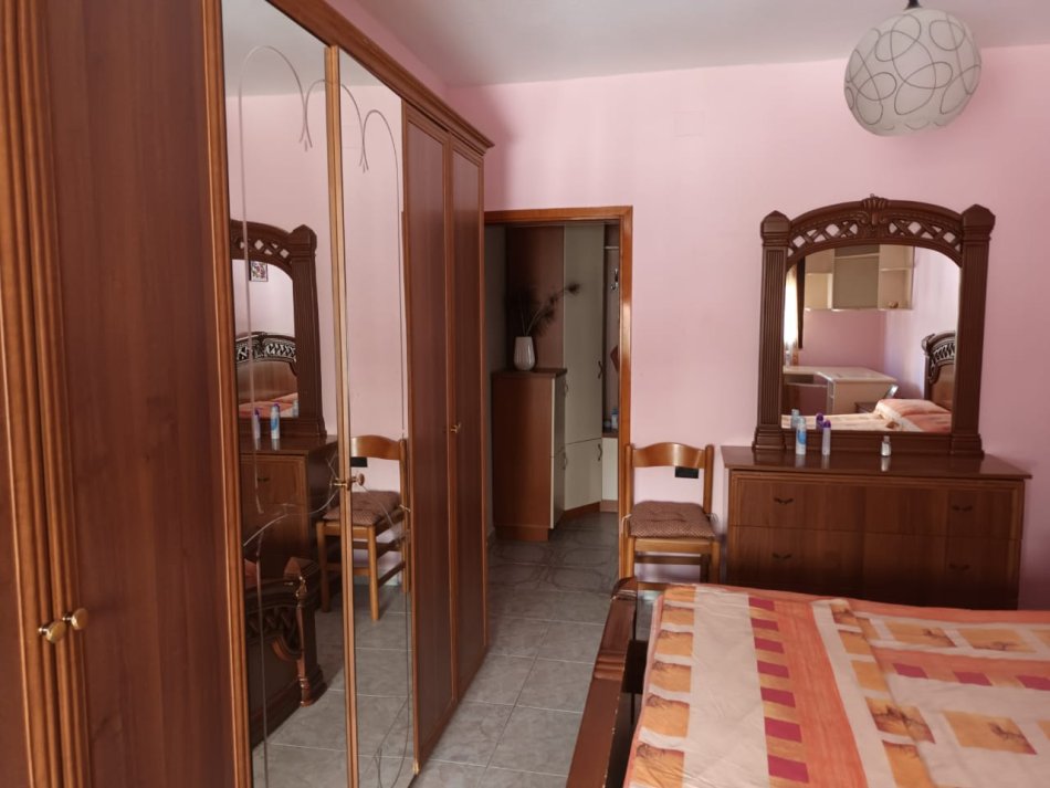 !DHENE! Durres, jepet me qera 1+1 Kati 2, 80 m² 300 € (Prane Tregut Fshatar)
