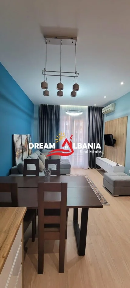Tirane, jepet me qera apartament 1+1 , 63 m² 550 € (Prane 21-Dhjetorit tek Kompleksi Kontakt)