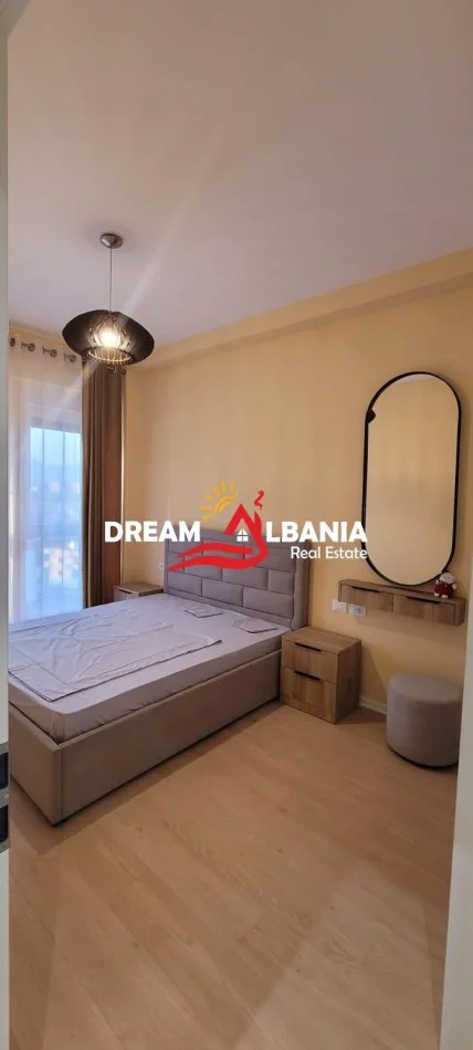 Tirane, jepet me qera apartament 1+1 , 63 m² 550 € (Prane 21-Dhjetorit tek Kompleksi Kontakt)
