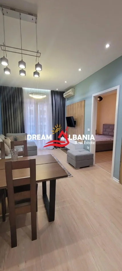 Tirane, jepet me qera apartament 1+1 , 63 m² 550 € (Prane 21-Dhjetorit tek Kompleksi Kontakt)
